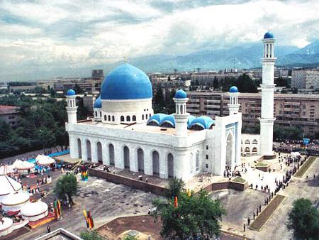 Zabytki kazachskiego stepu. Meczet w Ałmaty jest centralną częścią islamskiej kultury Azji