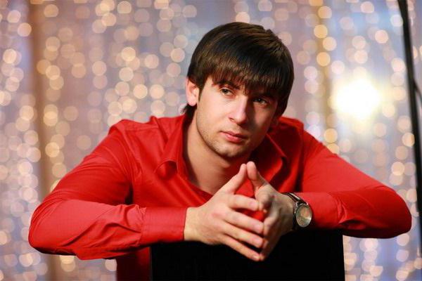 Biografia Azamat Bishtov: kariera muzyczna i życie osobiste