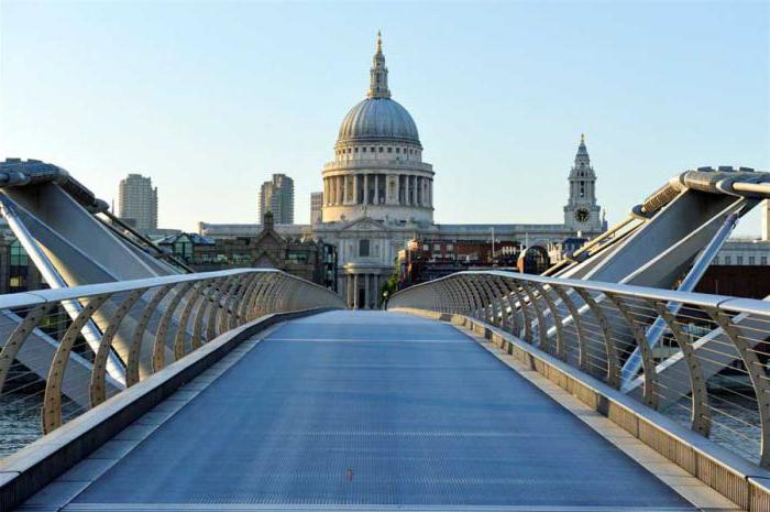 Millennium - Bridge in London: jedna z pierwszych atrakcji nowego tysiąclecia